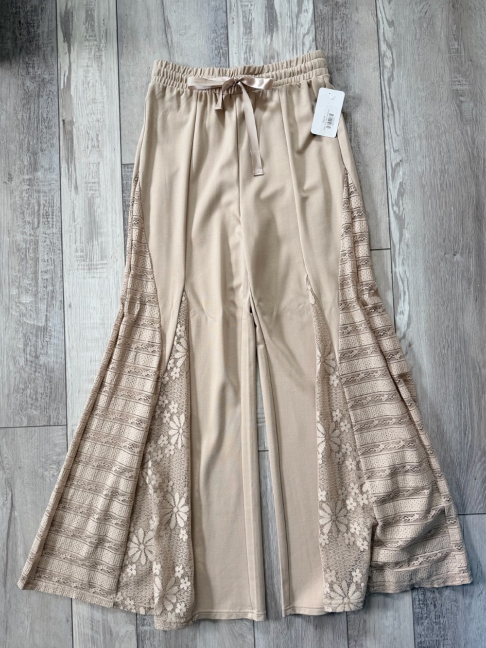 NWT- Boho Khaki Floral Lace Panel High Rise Wide Leg Pants size medium - Picture 7 of 12